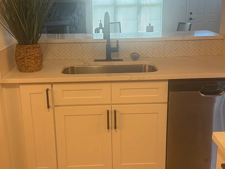 1050 Parkwest Ct — Photo 15