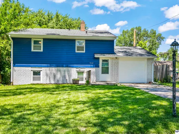 7660 Davis Cir, Omaha, NE 68134