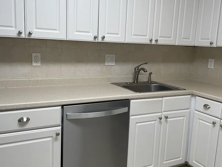 5621 SW 24th Ave — Photo 7
