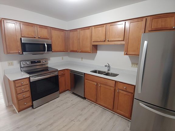 5th image of 7054 Elmhurst