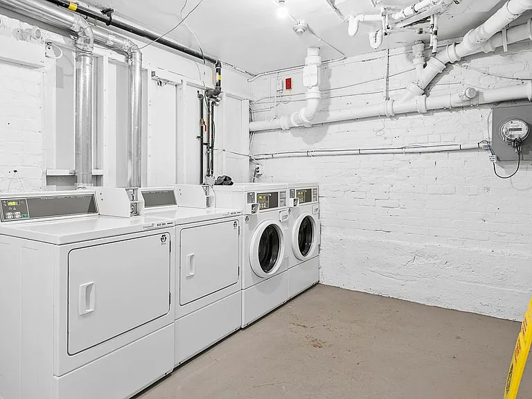 2367 Queen St E #24 — Photo 7