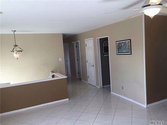 3rd image of 572 Nassau Ave