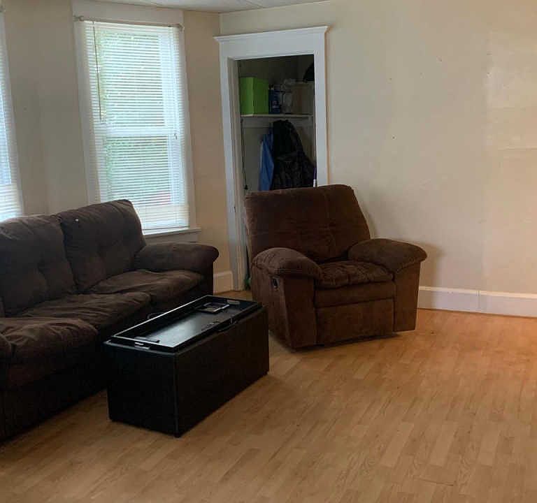 1st image of 209 E St