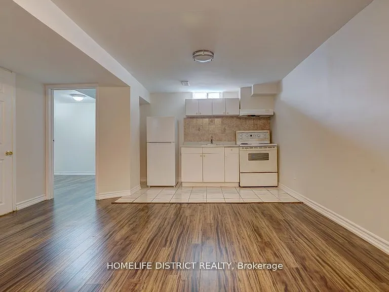 1861 Bainbridge Dr — Photo 1