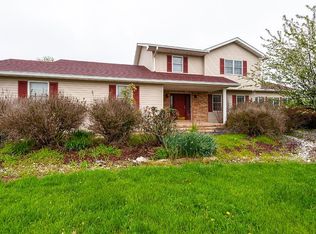 20690 Stonebrooke Dr, Brighton, IL 62012