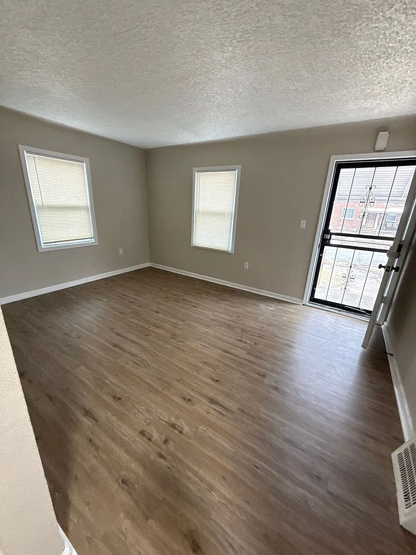 Coming Soon Beautifully Updated Home *Coming Soon (Move-in ready by 8/14 or Sooner)*! — Photo 2