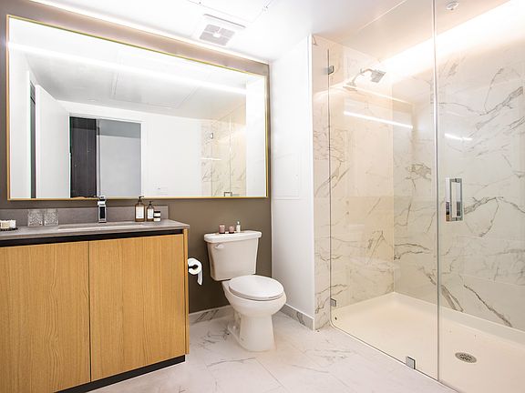 5th image of 5570 Melrose Ave #402