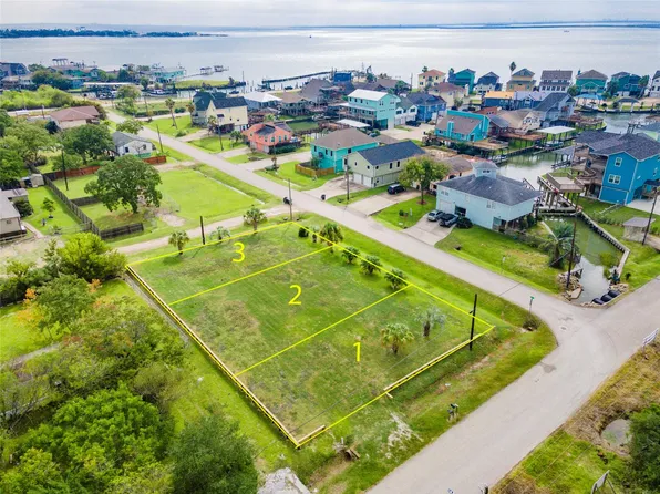 1 Avenue E, Bacliff, TX 77518