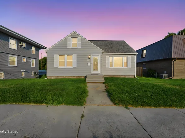 810 6th St, Nevada, IA 50201