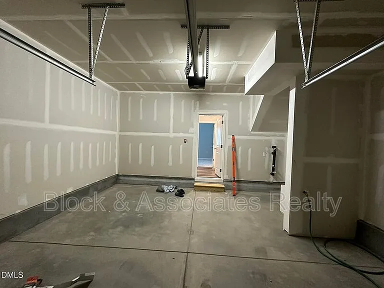 608 Gimari Dr — Photo 47