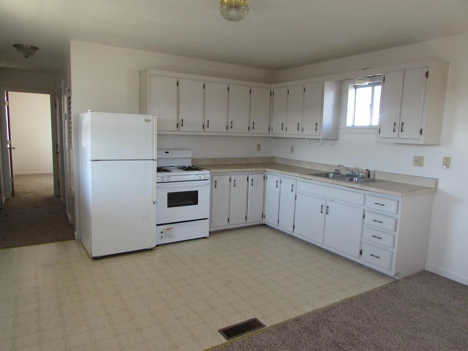 2 bed, 840 sqft, $800 — Photo 1