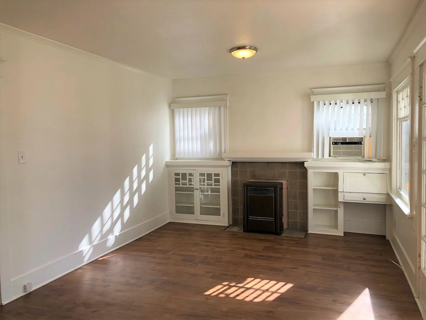 Lovely 1 Bedroom Bungalow Style Apartment! — Photo 4