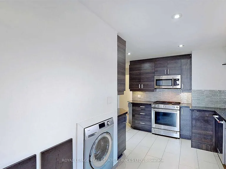 4 McMaster Ave — Photo 11