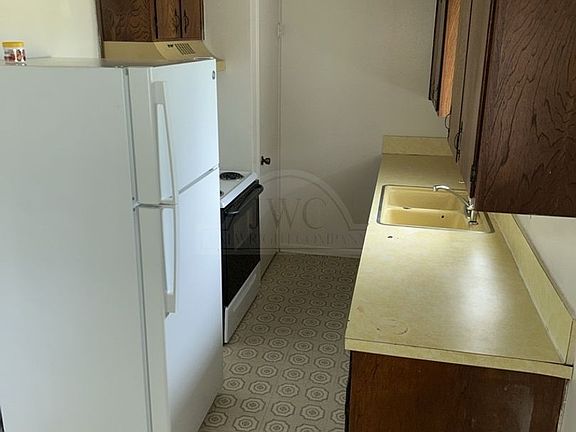 5th image of 207 W Avenue A