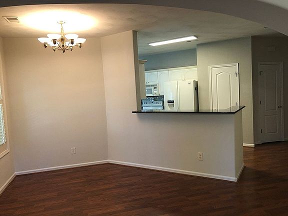 3rd image of 1092 Grand Oak Ln