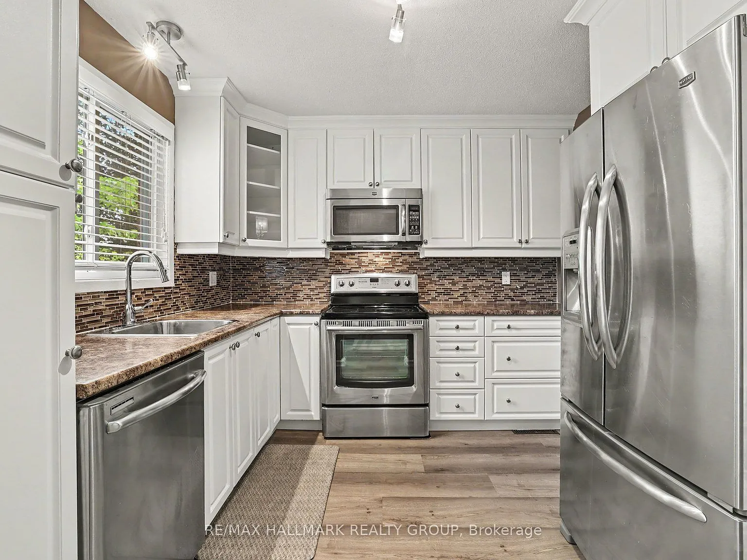 3 bed, $2,400 — Photo 4