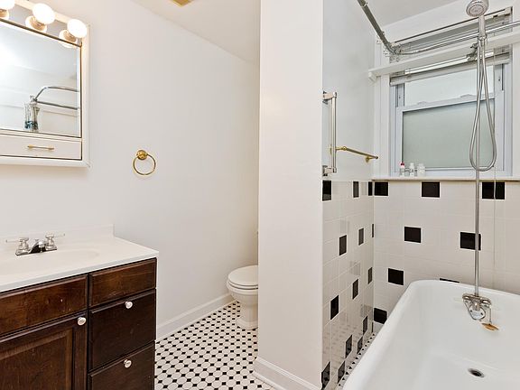 2nd image of 1920 W School St #11