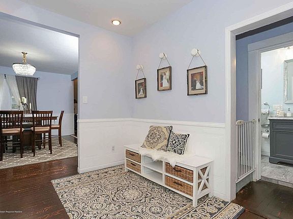 4th image of 702 Campbell Ave