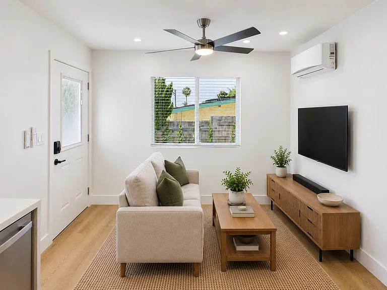 1130 W Redwood St — Photo 12