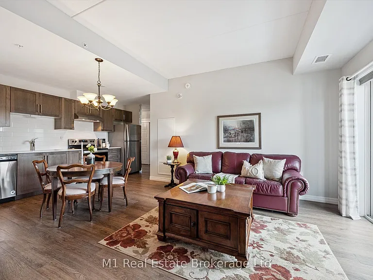 35 Kingsbury Sq #215 — Photo 12