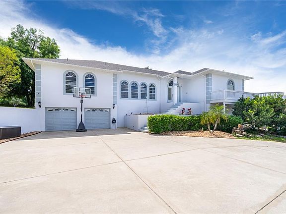 2nd image of 12750 Katherine Cir