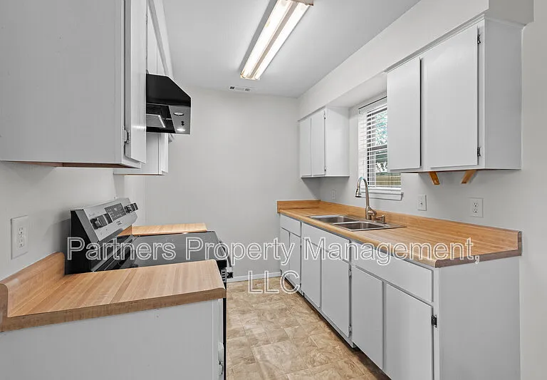 3520 W Olive St — Photo 3