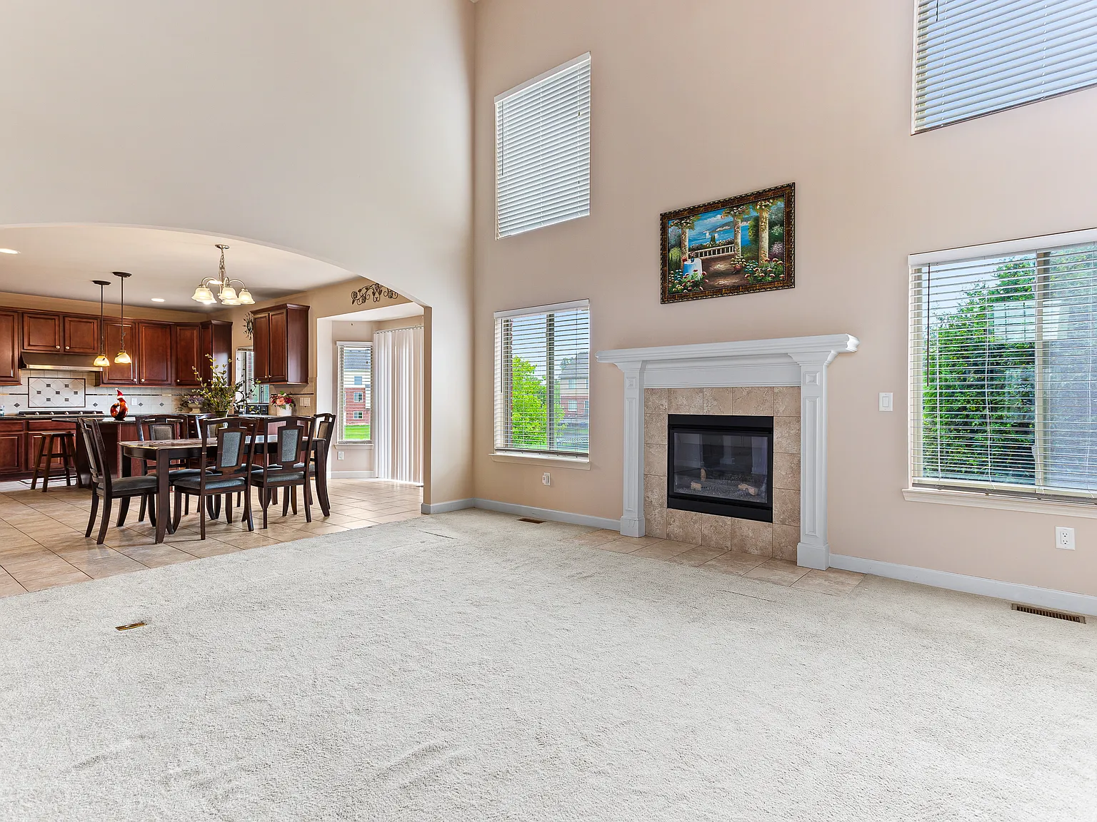 5 bed, 4837 sqft, $4,600 — Photo 3