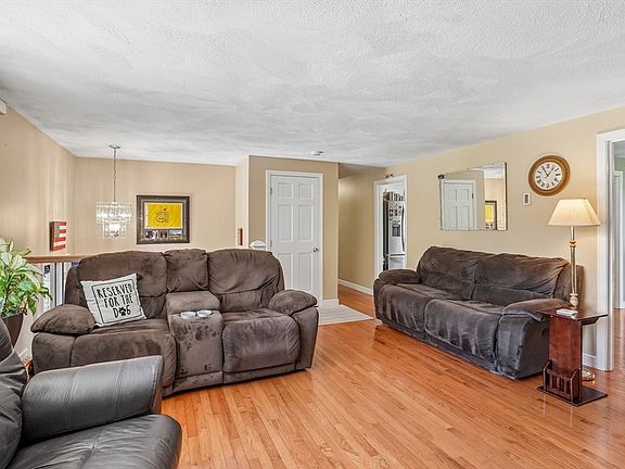 5th image of 82 Concetta Dr