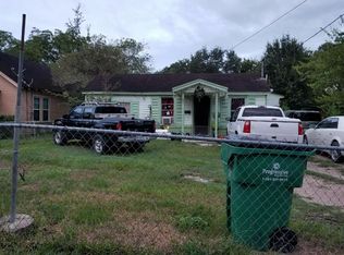 805 Hayden St, El Campo, TX 77437