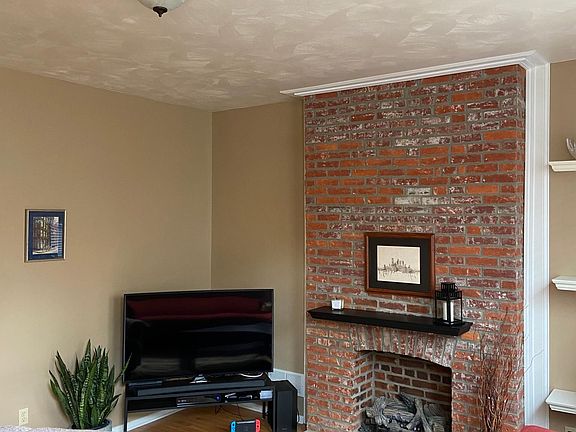 Living Room with gas fireplace