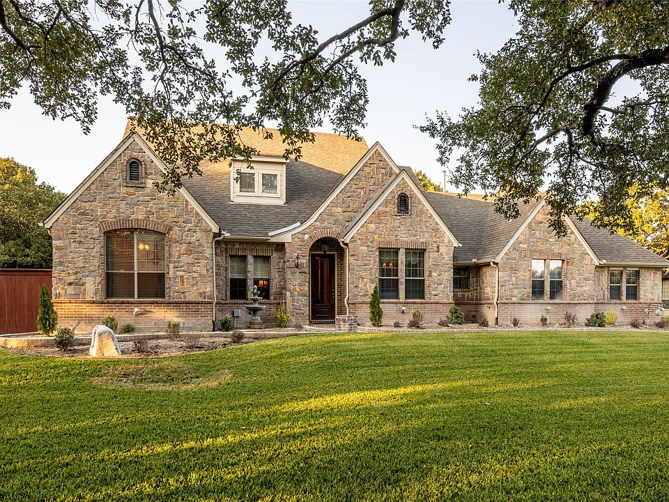 1st image of 1110 Forest Park Dr