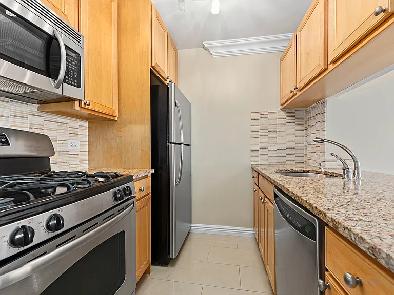 200 Rector Pl #35H — Photo 6