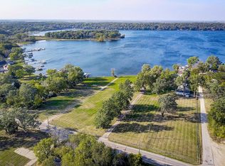 4421 S Shore Dr, Delavan, WI 53115