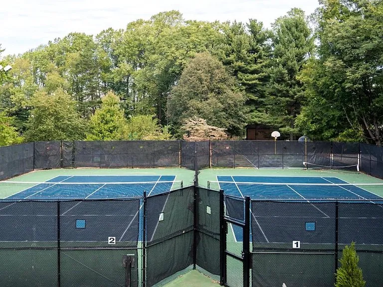 8360 Greensboro Dr #802 — Photo 15