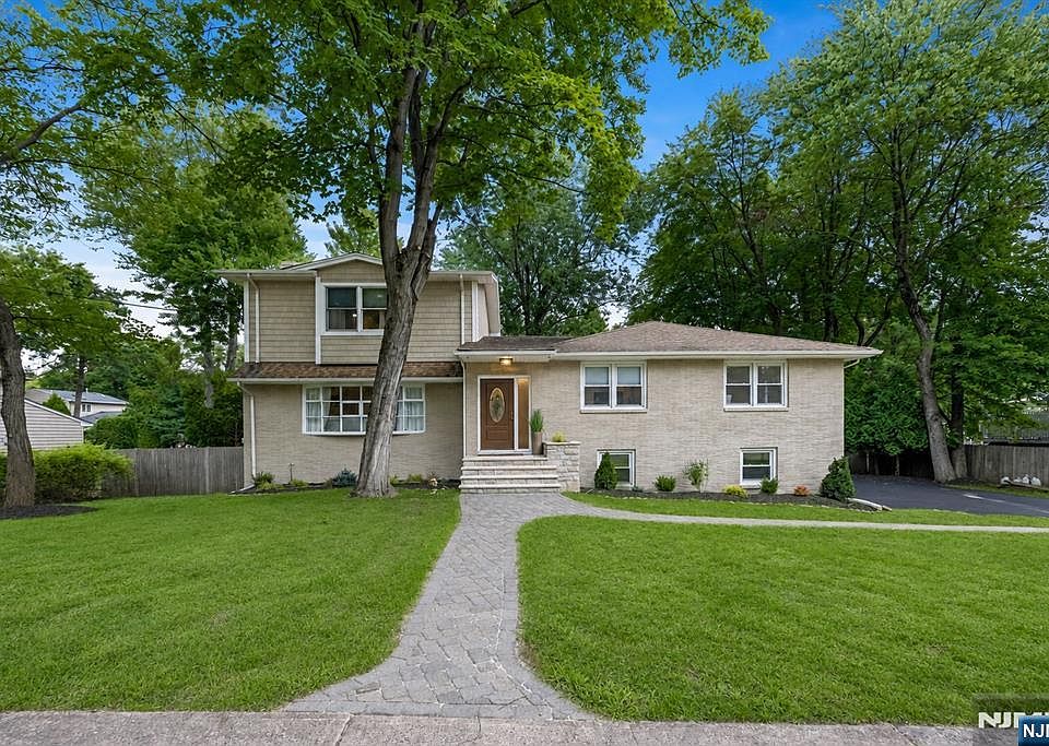 1st image of 254 Ruckman Avenue
