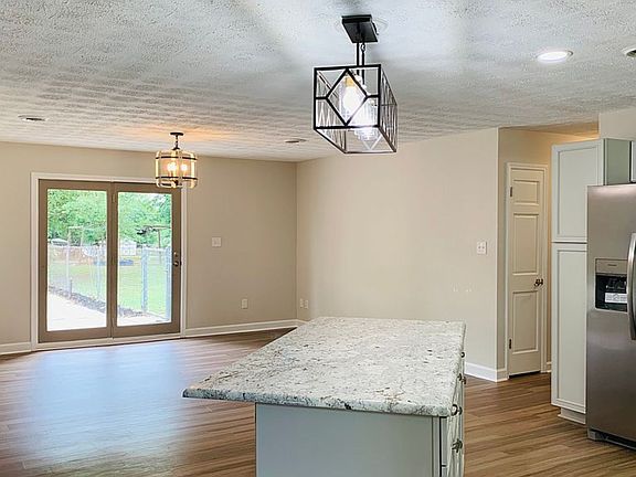 3rd image of 3025 Hickory Tree Rd