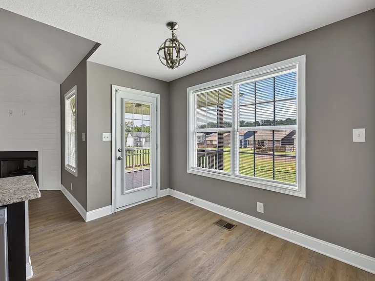 207 Geneva Ln — Photo 18