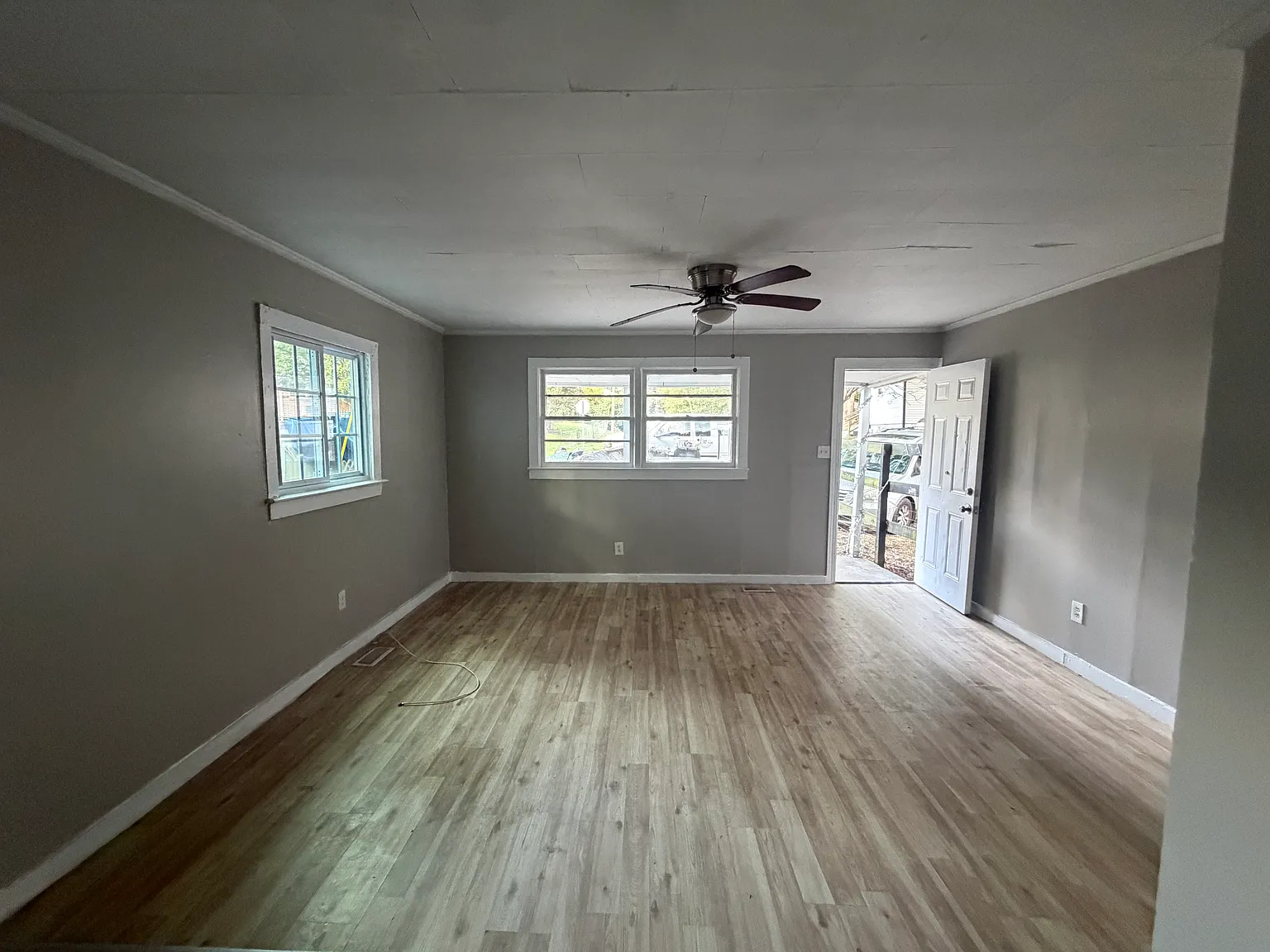 325 N Vance St — Photo 2