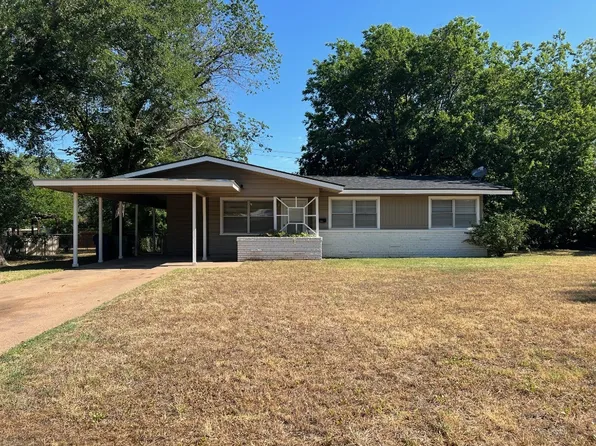 1303 Rolling Hills Dr, Graham, TX 76450