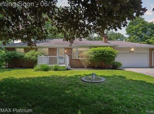 2091 Oak Grove Rd, Howell, MI 48855