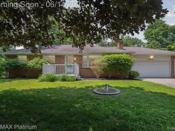 2091 Oak Grove Rd, Howell, MI 48855