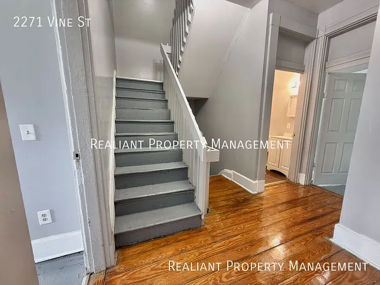 2271 Vine St — Photo 16