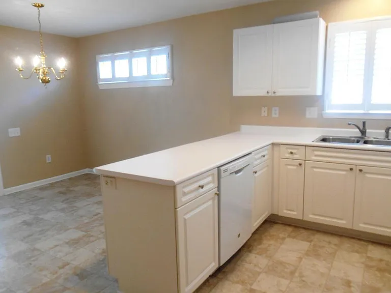 4841 Habersham Ln — Photo 8