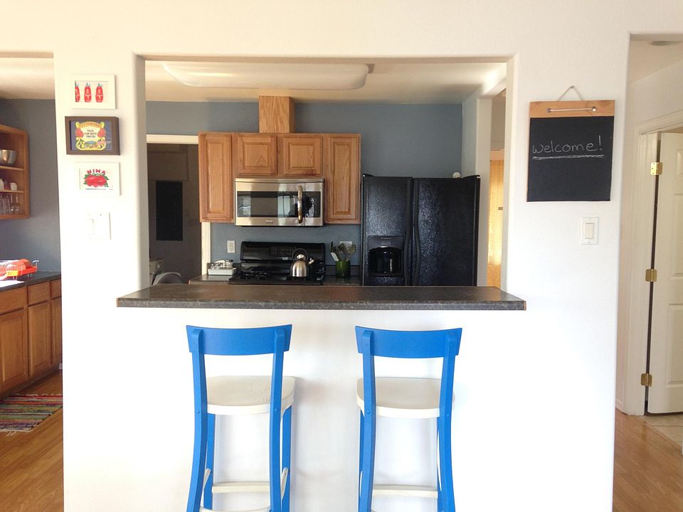 kitchen and breakfast bar