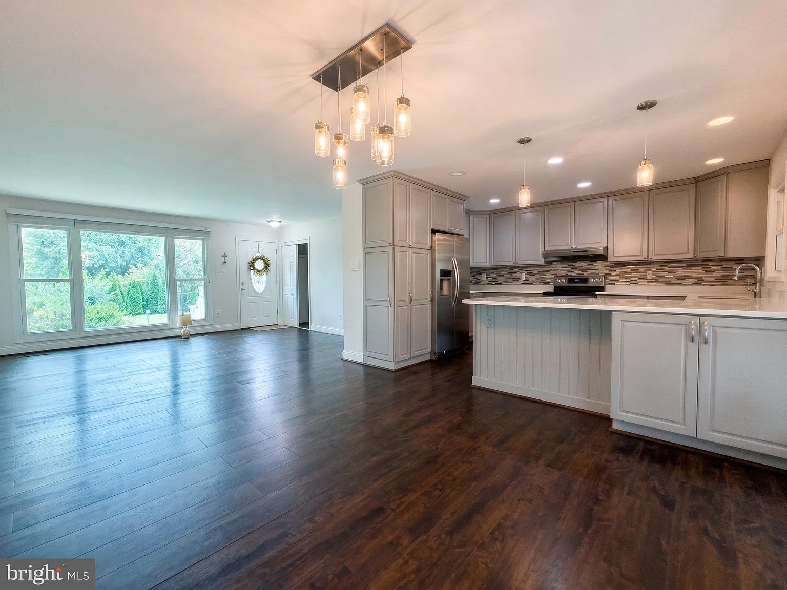 5 bed, 2.5 bath, 2600 sqft, $3,590 — Photo 4