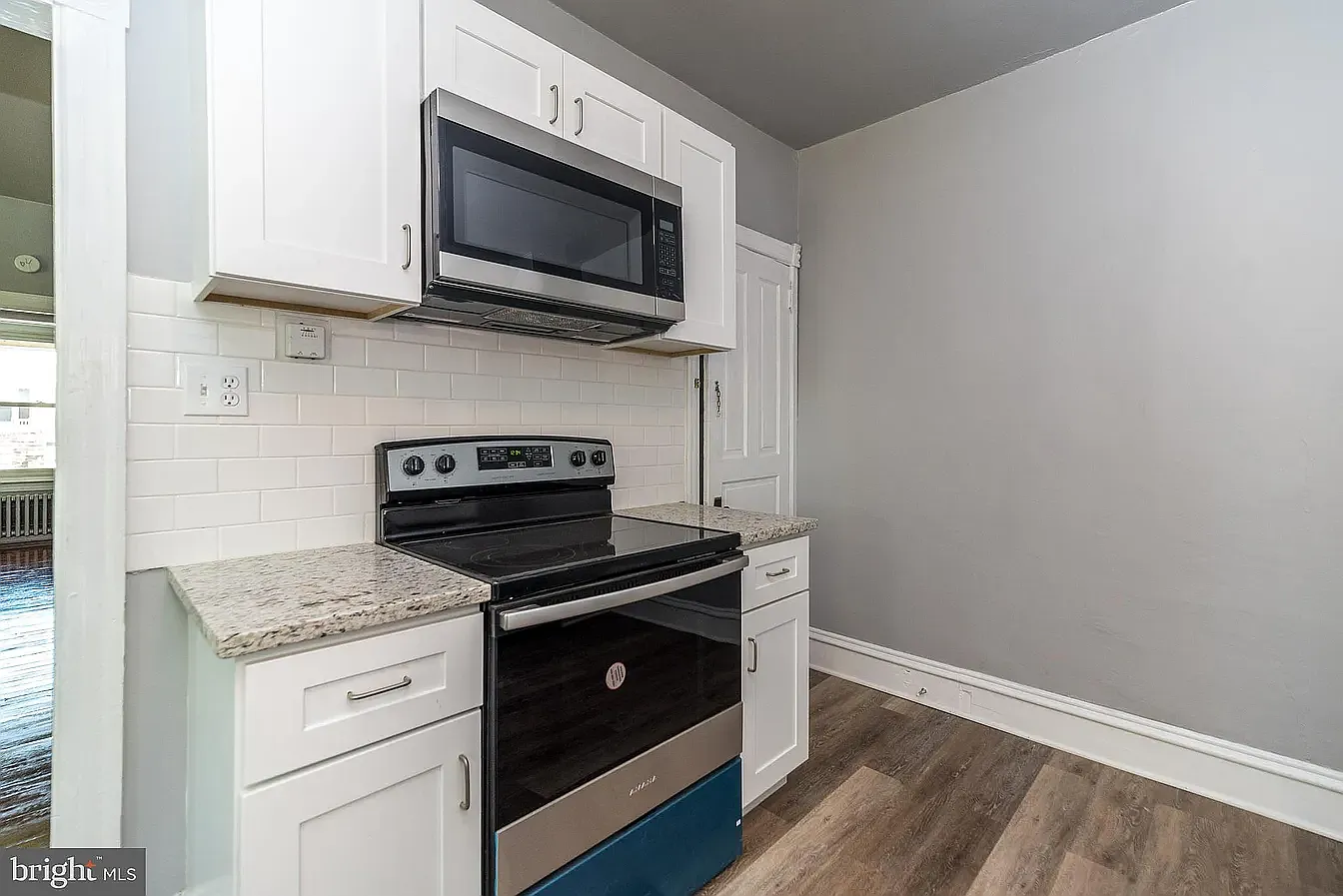 1 bed, 1000 sqft, $1,595 — Photo 3