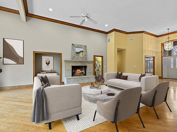 3rd image of 7515 Forest Oak Dr