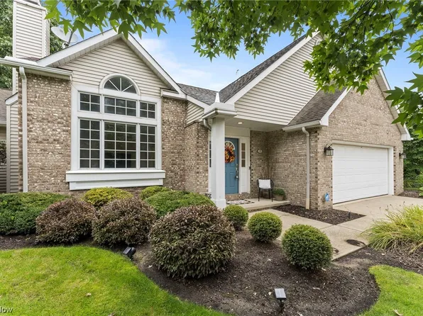 2 Wenden Ct, Bratenahl, OH 44108
