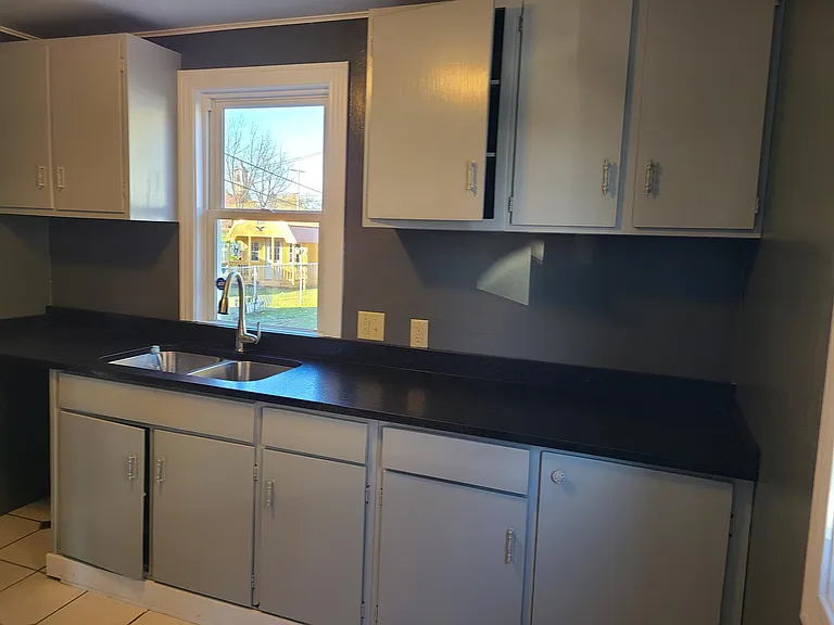 1121 Diamond Ave — Photo 6