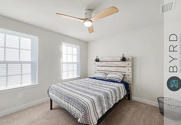 18606 Holly Crest Dr — Photo 32